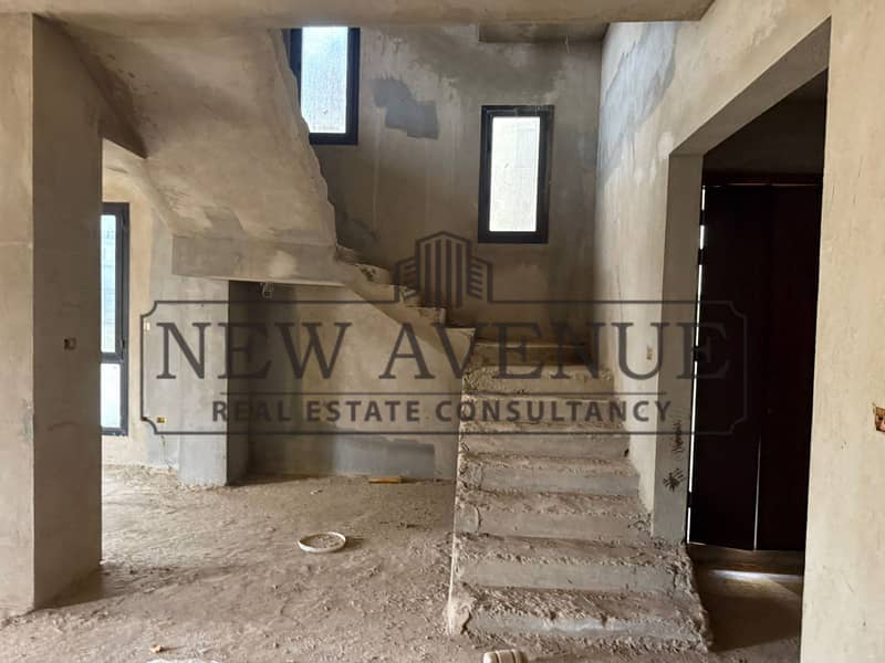 Prime location twinhouse 4 bedrooms semi finished in SODIC Villette open view with private garden ready to move New Cairo - Mehr