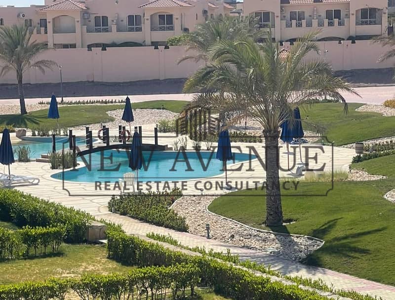 Chalet in La Vista Bay East for Sale 3 Bedrooms Fully Furnished with Appliances Directly on the Pool - Widok 3