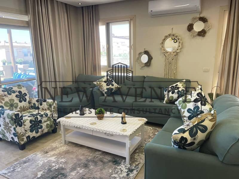 Chalet in La Vista Bay East for Sale 3 Bedrooms Fully Furnished with Appliances Directly on the Pool - Więcej