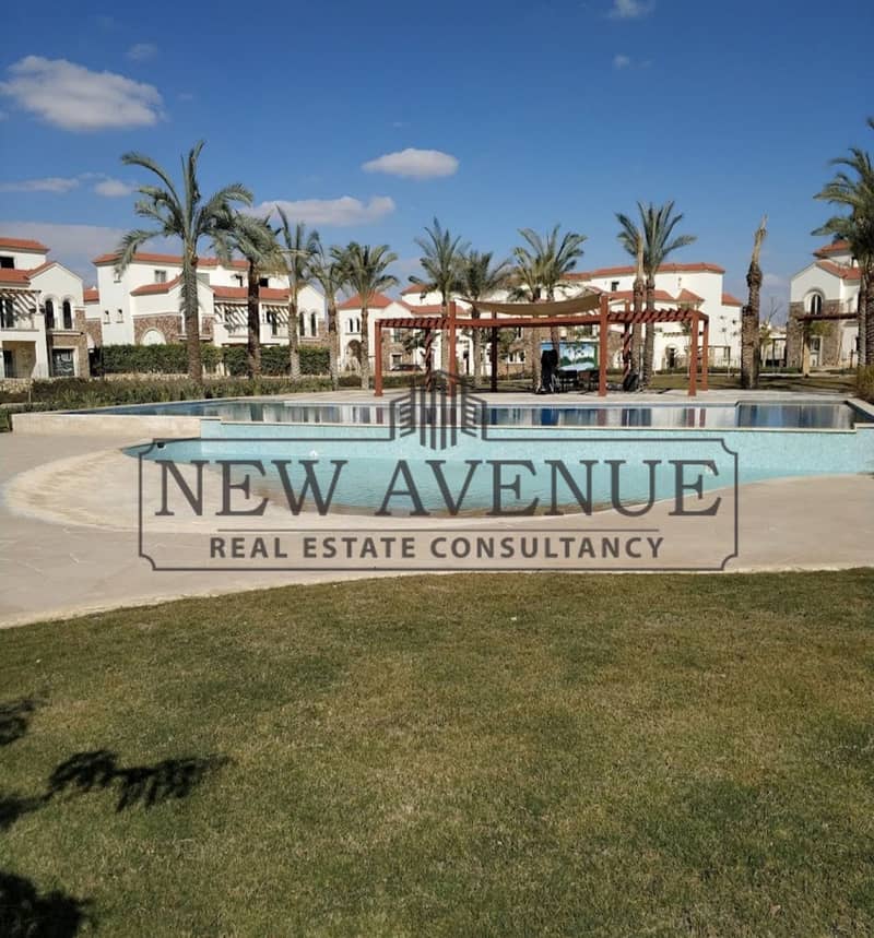 Divina Gardens El Shorouk Townhouse Corner Luxurious Fully Finished with Acs Overlooking Landscape Under Market Price – pohled 3