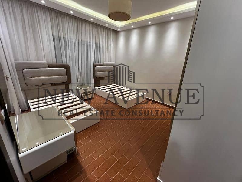 Apartment For Sale in hayati residence compound prime loctaion Super lux With Ac's and kitchen finishing Ready to move - Ansicht 5
