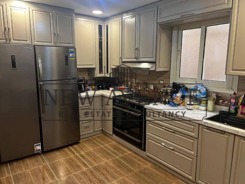 Apartment For Sale in hayati residence compound prime loctaion Super lux With Ac's and kitchen finishing Ready to move - Mehr