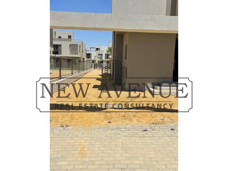Best price in the market Twin house for sale at Sodic East compound Al shorouk Prime location Ready to move – další