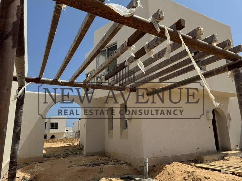 Standalone villa third row in hacienda west - sea view - under market price - Vista 3