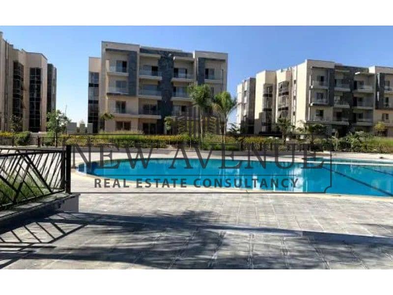 Penthouse in Galleria Moon Valley with Constructed Pool over the Roof Best Price in The Golden Square New Cairo Ready to Move overlooking swimming poo - Widok 5