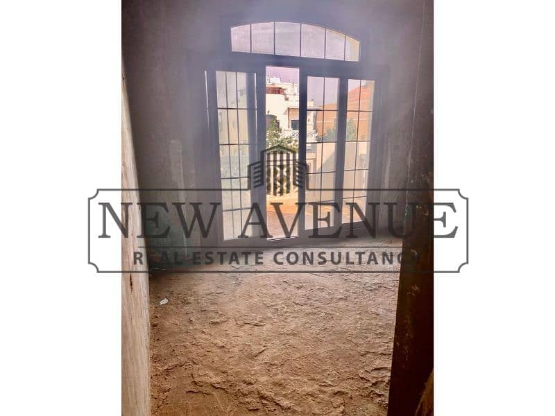 Delivered Standalone villa with Basement in Hyde Park New Cairo core and shell north facing very prime location overlooking landscape - Ansicht 3
