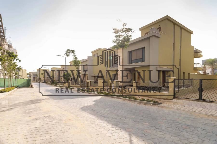 Finished Standalone Villa with basement and Hug Garden in Villette pool view prime location ready to move by Sodic - Aanzicht 2