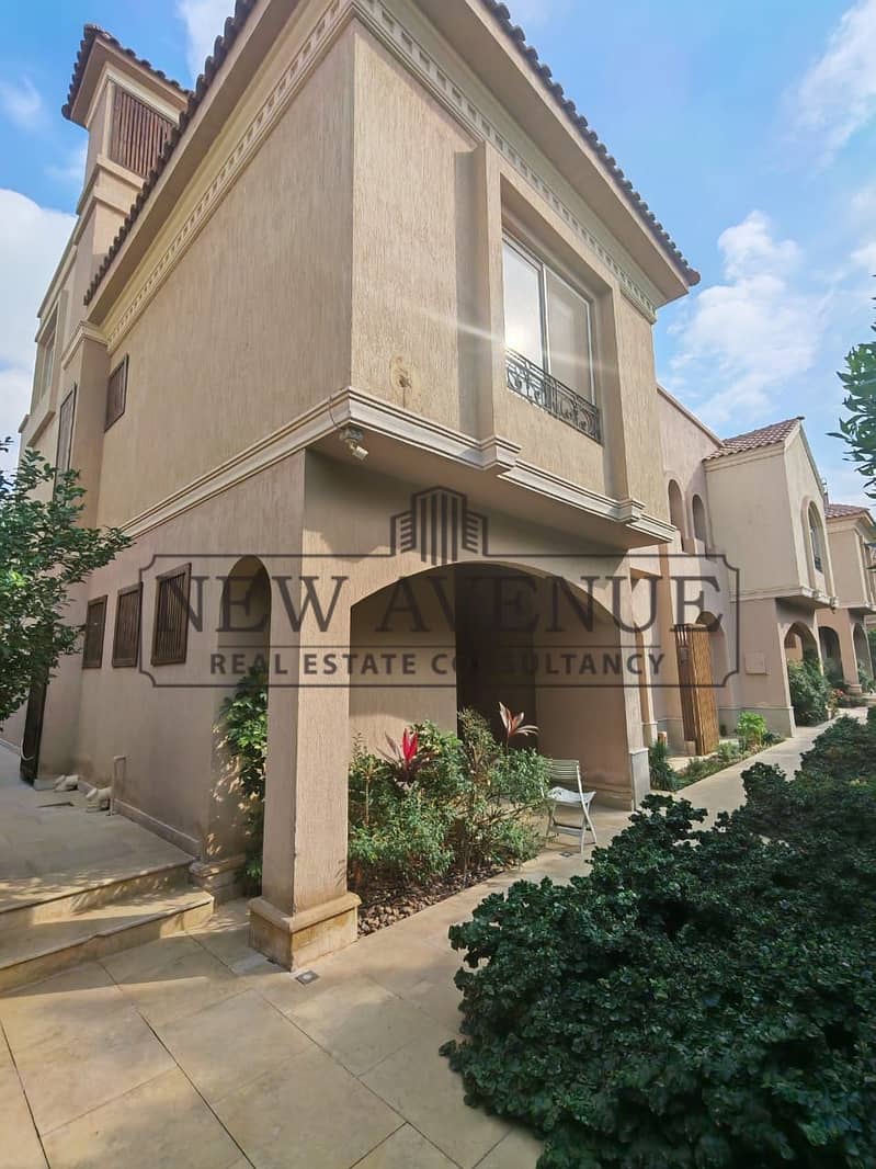 Delivered Twin House Villa Semi Finished with Equipped Garden in Zizinia Flowers El Shorouk Next to BUE The British University in Egypt - Ansicht 2