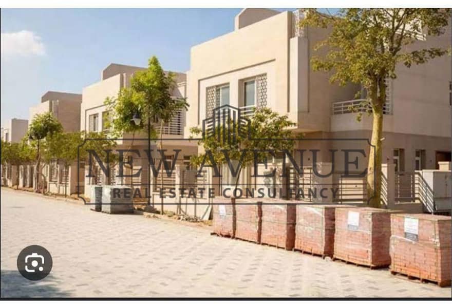 Ready to move Twin house with private garden for sale in Jedar compound 6th October Giza developed by Iwan - Widok 4