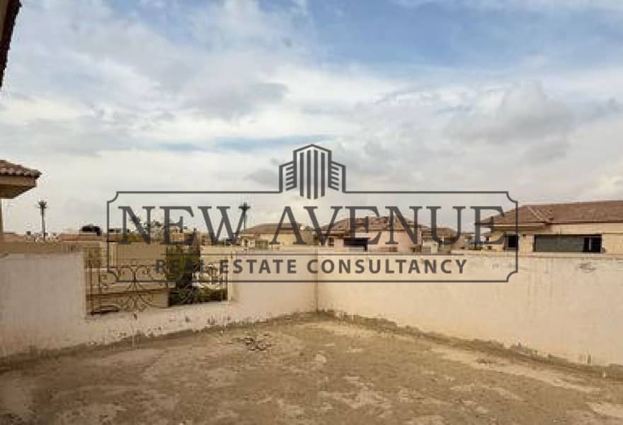 Ready to move Standalone Villa with a very prime location direct on North 90 street For sale in Maxim 1st settlement New Cairo - Altro
