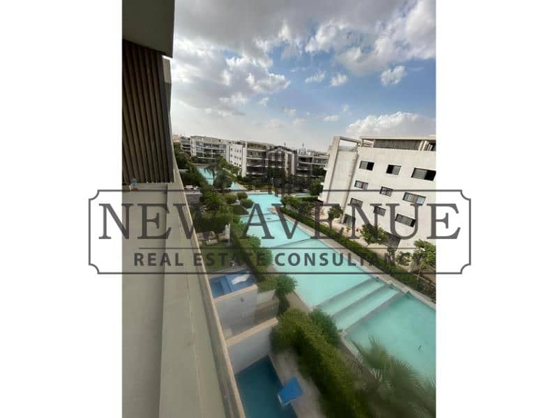 Fully finished penthouse with AC's , heaters and private pool with 3 bedrooms 4 bathrooms and kitchen in Lake View Residence New Cairo - Widok 3