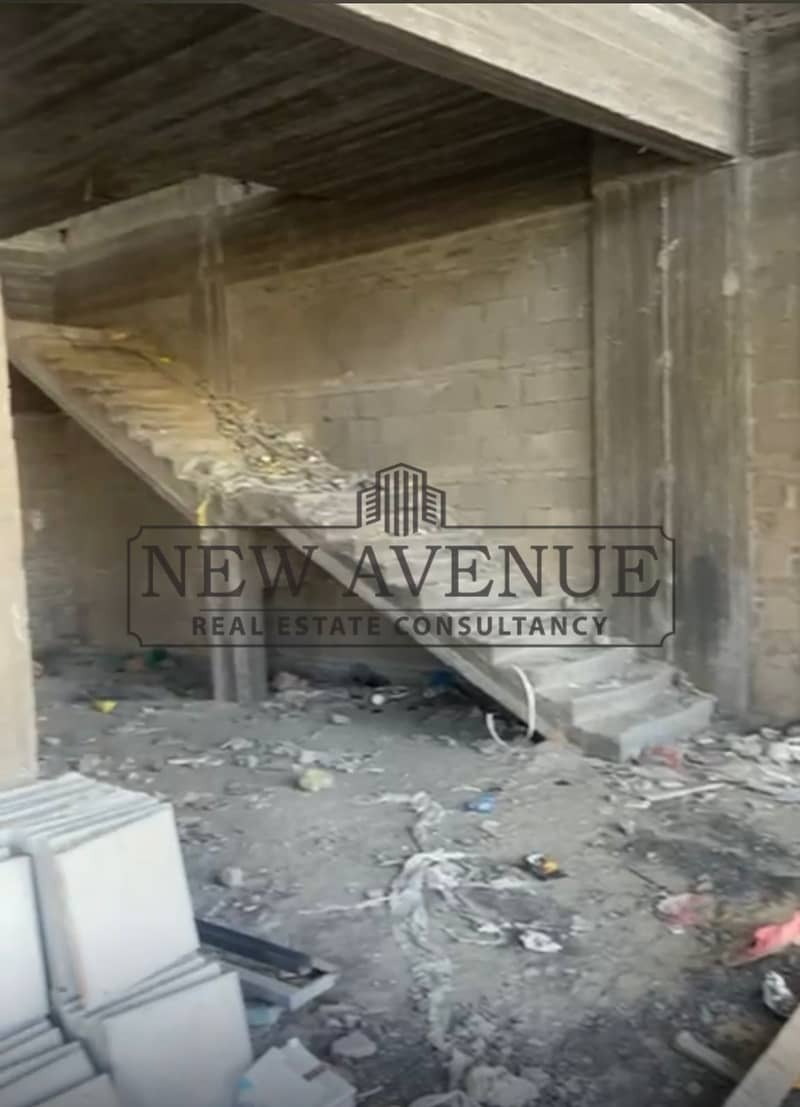 Duplex - RETAIL FOR BANKS For rent 852 SQM - Widok 3