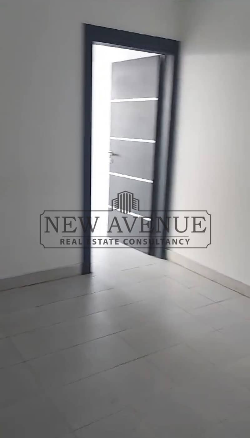 Fully Finished Office for rent at Cairo business plaza New Cairo - Więcej