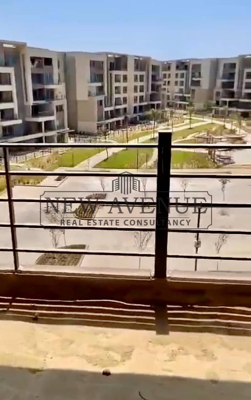 Two-bedroom apartment with an open view overlooking a stunning landscape, developed by Palm Hills - Widok 2