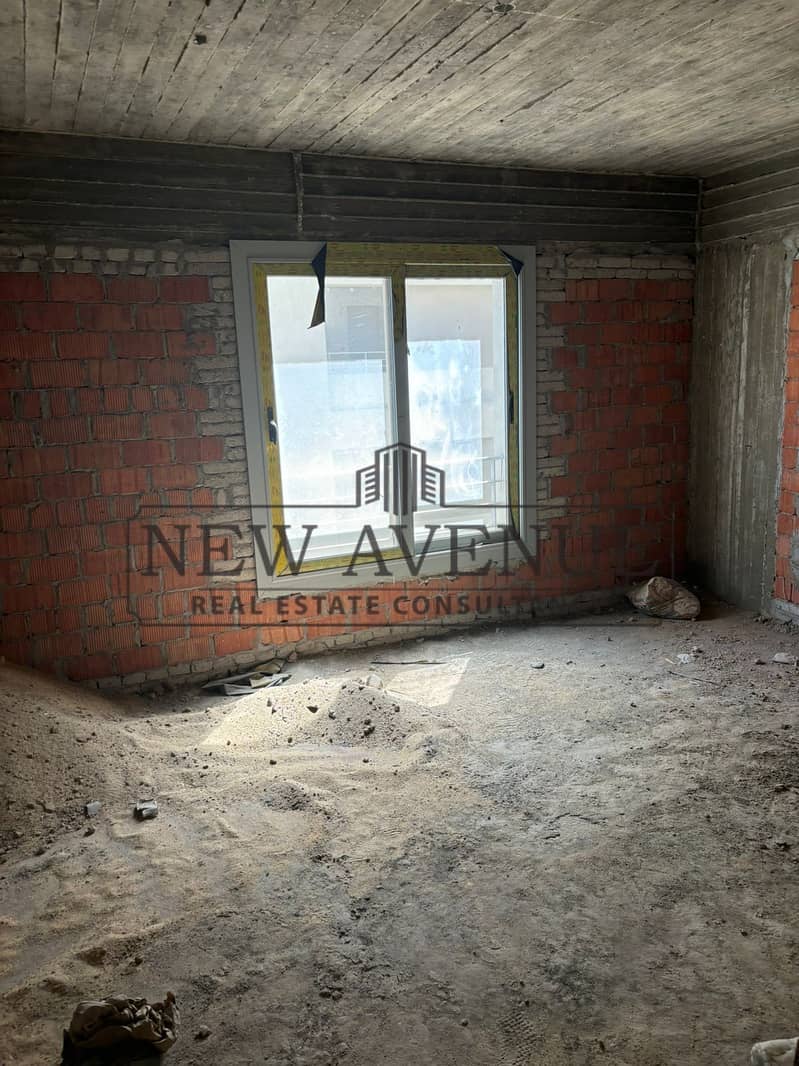 Two-bedroom apartment with an open view overlooking a stunning landscape, developed by Palm Hills - Widok 4