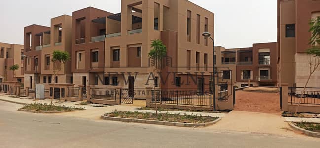 3 Bedroom Townhouse for Sale in New Cairo, Cairo - WhatsApp Image 2026-04-01 at 8.27. 53 PM (1). jpeg 3 Bedroom Townhouse for Sale in New Cairo, Cairo - WhatsApp Image 2026-04-01 at 8.27. 53 PM (1). jpeg