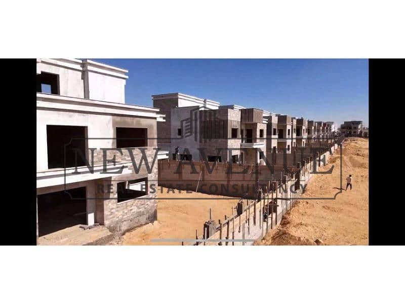 Town House Corner in Noble (in the heart of Taj city), Semi Finished, Delivery Next Year, 4 bedrooms - Więcej