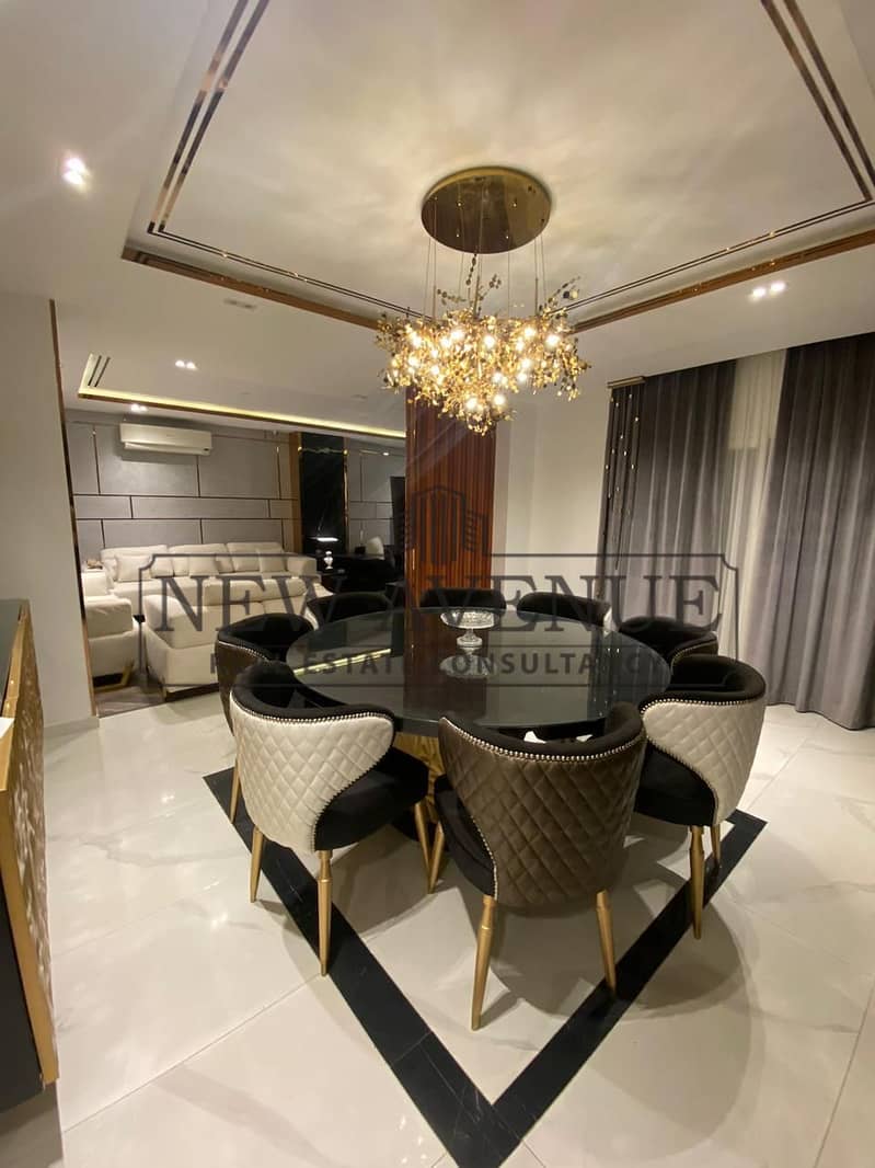 Ground floor Apartment with Garden for sale Fully furnished with 6 ACs and 2 dressing rooms Ready to move in El Narges New Cairo - Vista 3