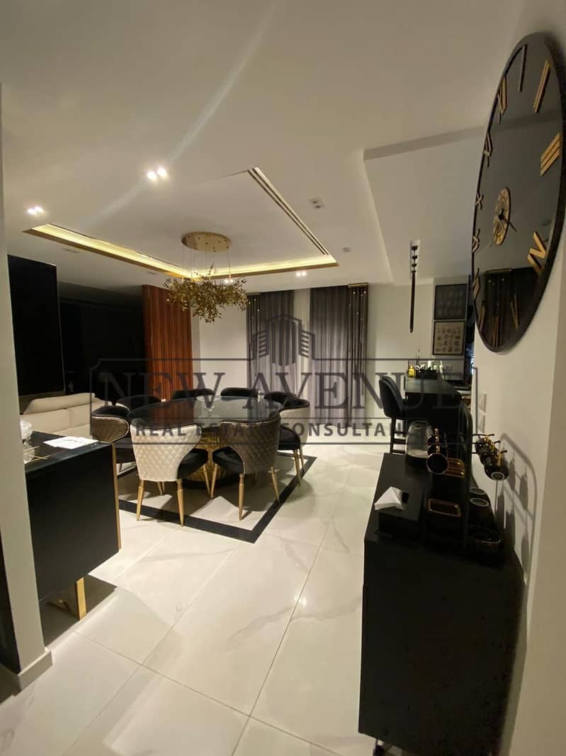 Ground floor Apartment with Garden for sale Fully furnished with 6 ACs and 2 dressing rooms Ready to move in El Narges New Cairo - Vista 4