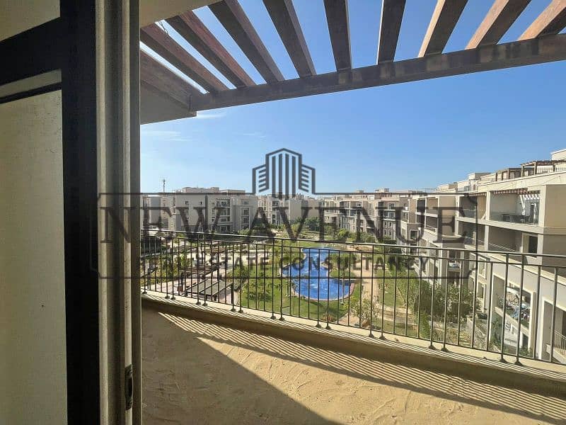 Penthouse semi finished ready to move for sale prime location in october plaza From sodic Prime location overlooking main landscape - Ansicht 2