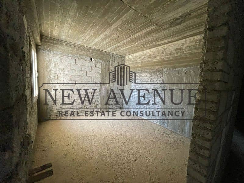 Penthouse semi finished ready to move for sale prime location in october plaza From sodic Prime location overlooking main landscape - Ansicht 6