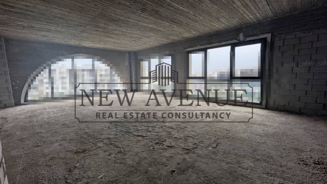 Corner unit Office for rent at mivida 134 SQM with a prime view plaza - Widok 2