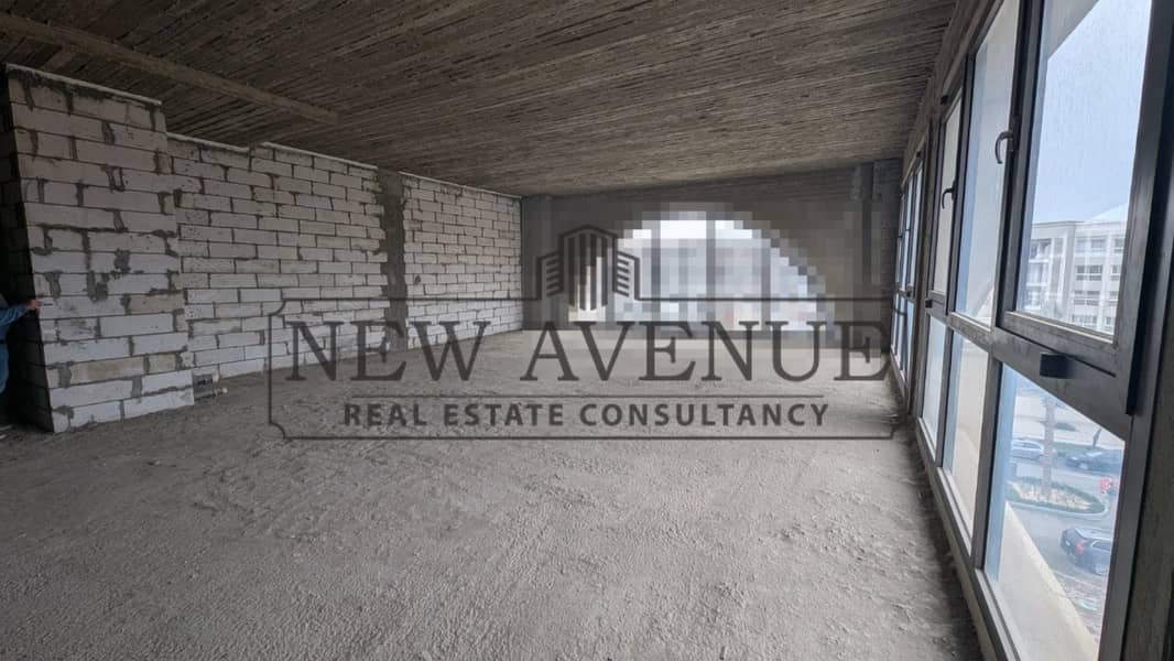 Corner unit Office for rent at mivida 134 SQM with a prime view plaza - Widok 4
