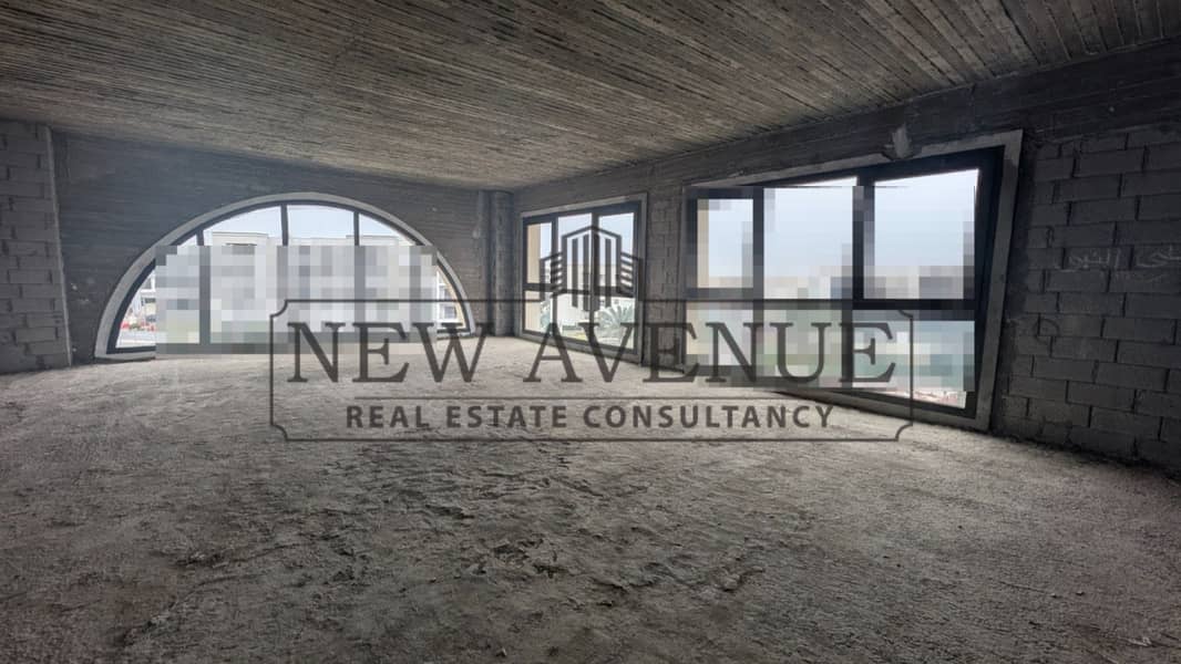 Corner unit Office for rent at mivida 134 SQM with a prime view plaza - Widok 5