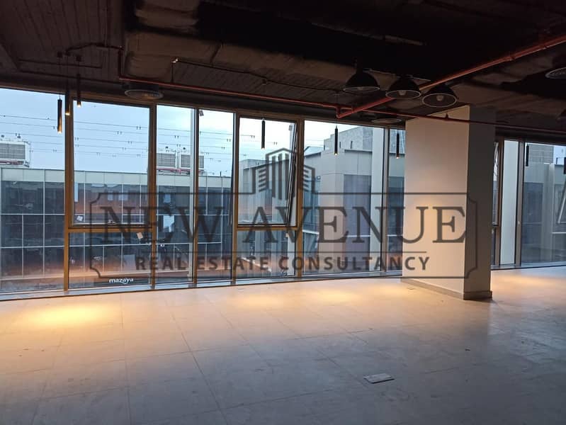 Income Property at 5A Prime Unit Overlooking Plaza - Ansicht 3