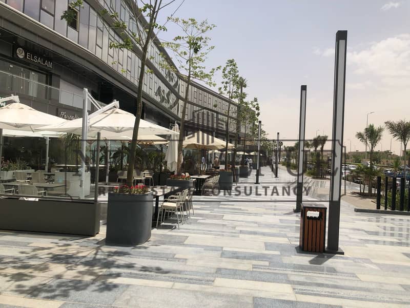Income Property Retail For Sale in Sway Mall - Mehr