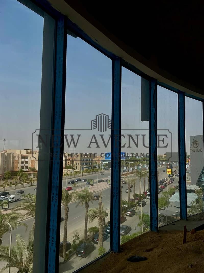 Office overlooking 90th and 70th street in the center of newcairo - Więcej