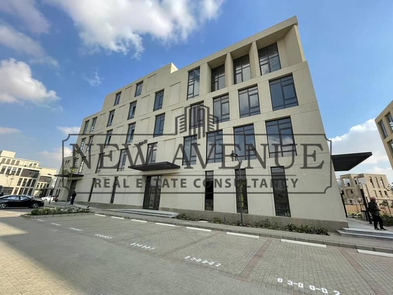 prime location stand alone office at District 5 New Cairo - Widok 3