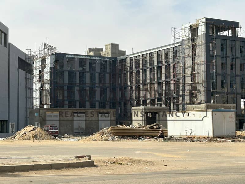 Direct on 90 north View 200m Finished Office 10% Down Payment at New Cairo - Widok 4