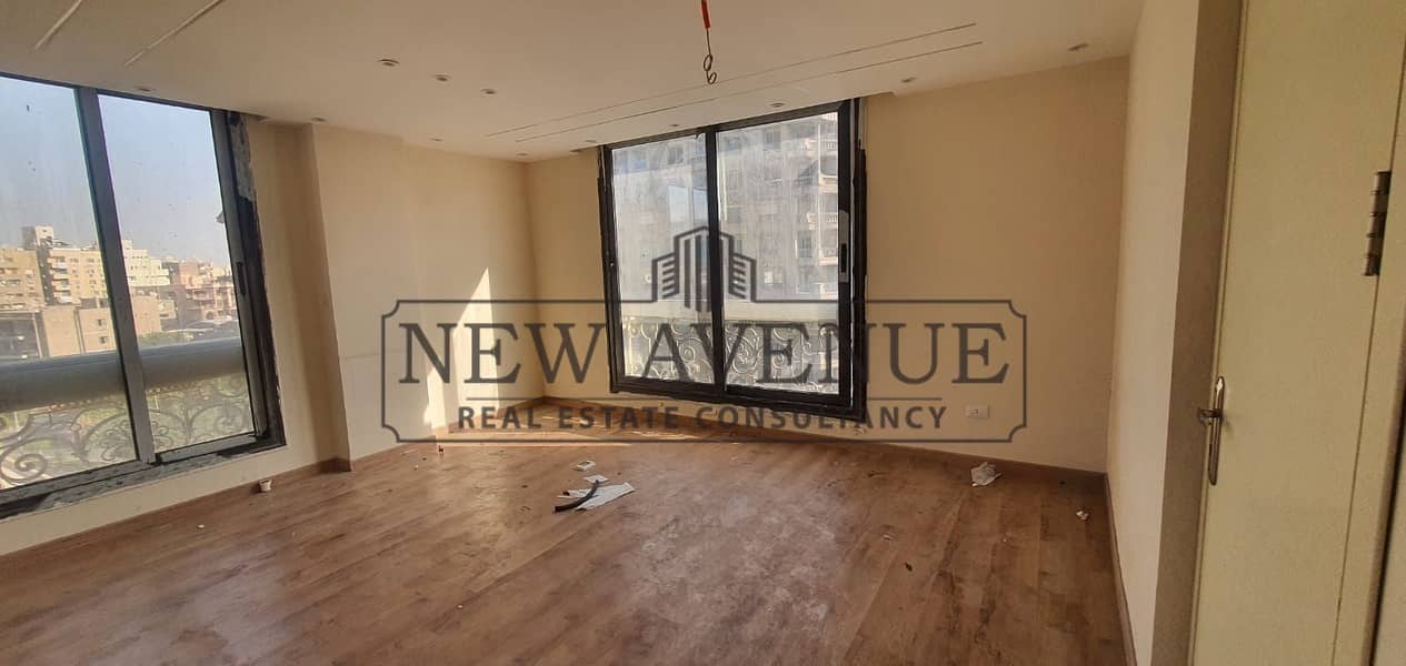 Office 300m fully finished at Almaza for rent - Mehr