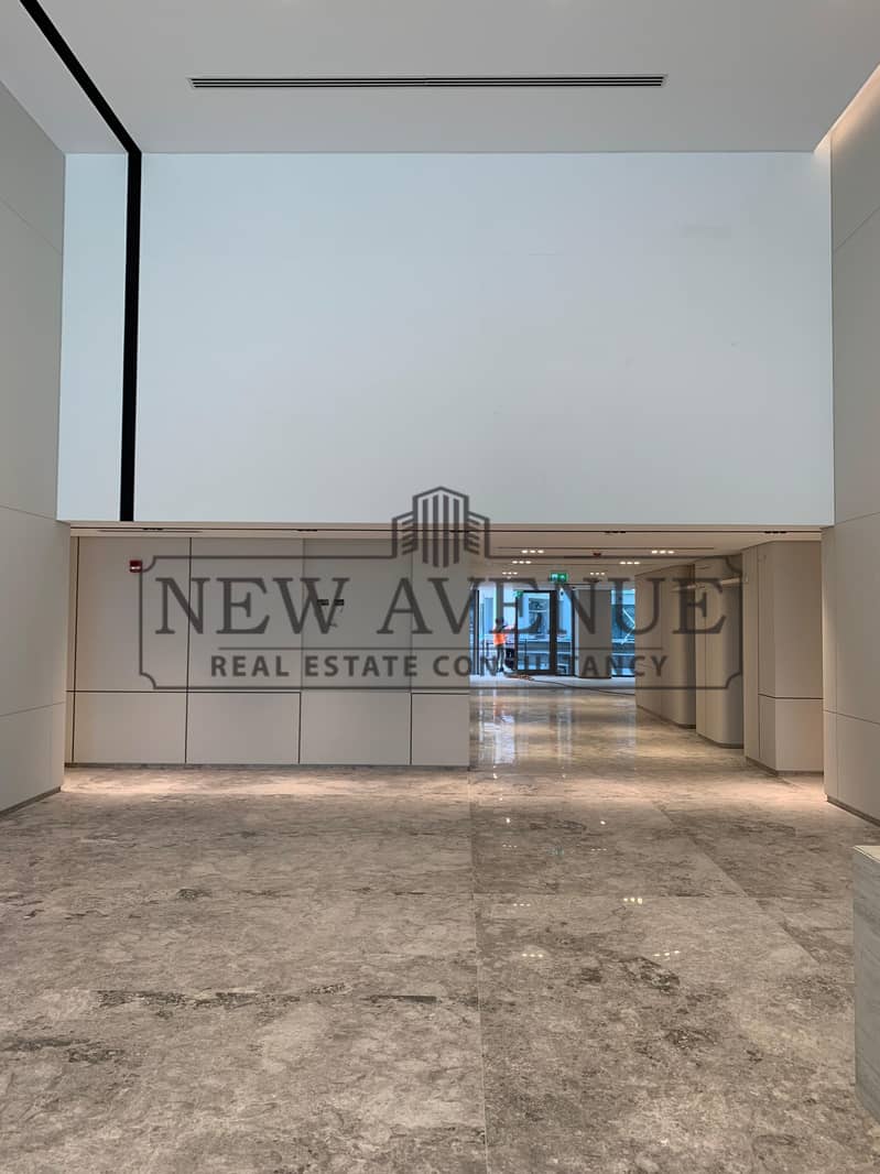 Ready to move open space office for investors and companies directly 90 st with lowest loading ratio plaza view – další