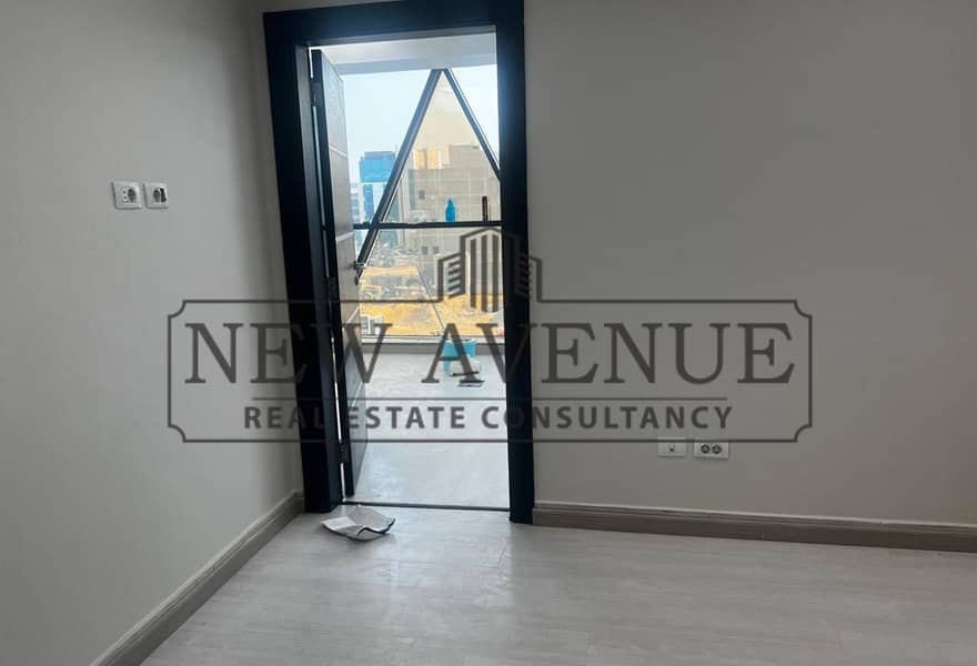 Ready to move Office space for sale with avery prime location Cairo business Plaza – další