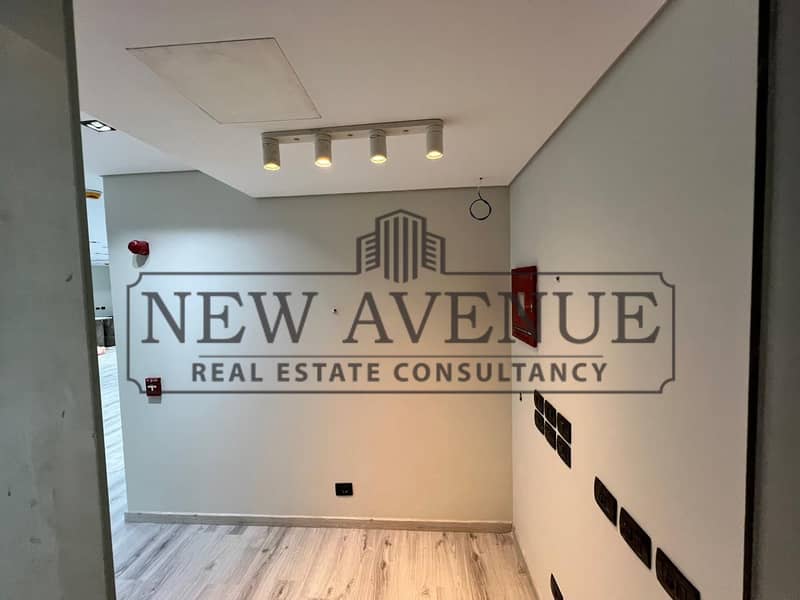 Finished Office in Corner View Plaza in Hyde Park – pohled 4