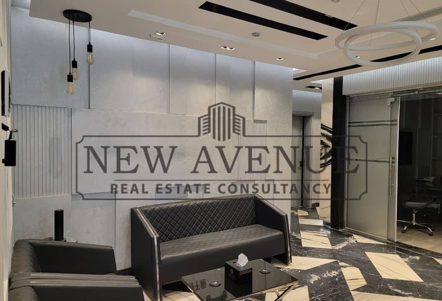 Office with a distinctive finish on 90th Street - Vista 6