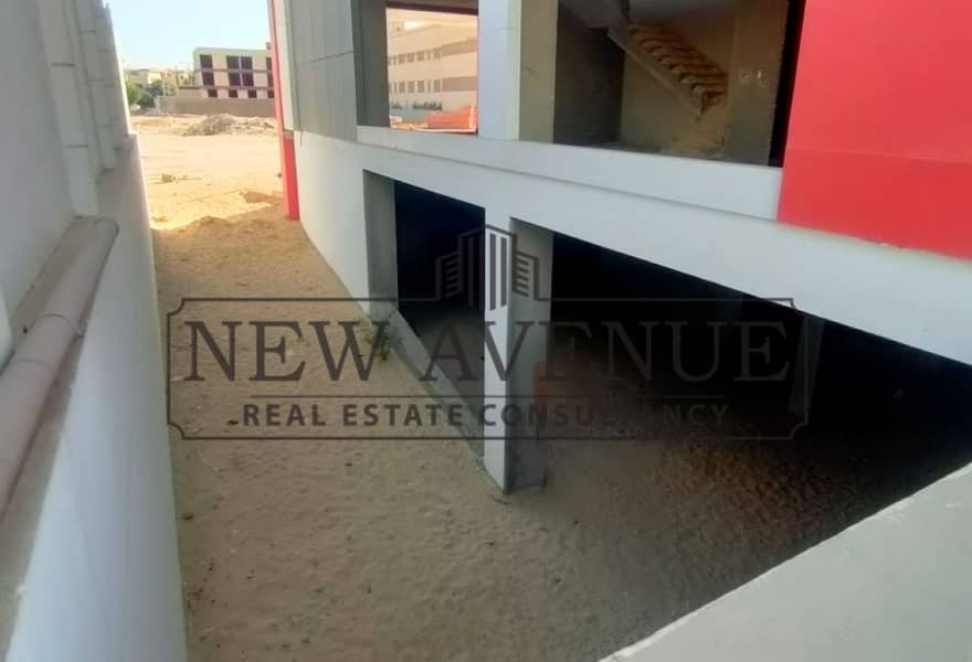 Commercial Retail for Rent 420 Sqm with Prime Location - Więcej