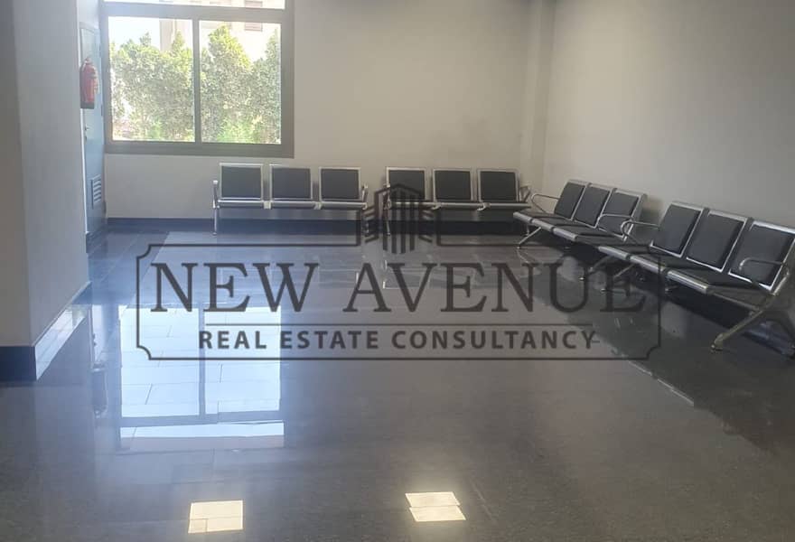 Fully finished Medical clinic for rent 49 m with avery prime location at hale town palm hills - Widok 2