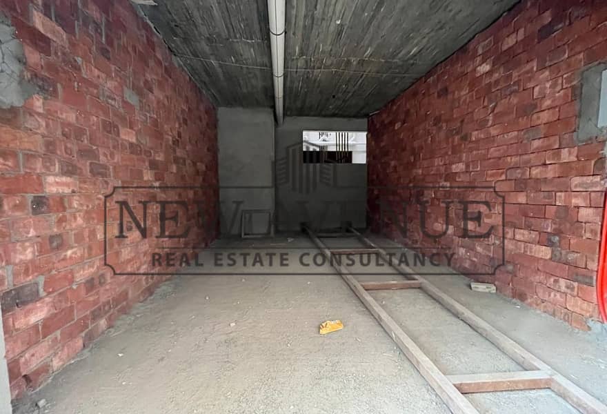 Commercial Warehouse for rent 500sqm With a very prime location Mokkatem 9 Street - Więcej