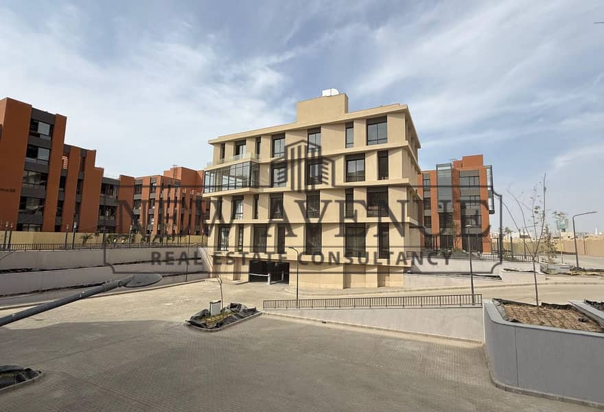 With Installments Office 664 Sqm in District 5 For Sale New Cairo - Ansicht 3