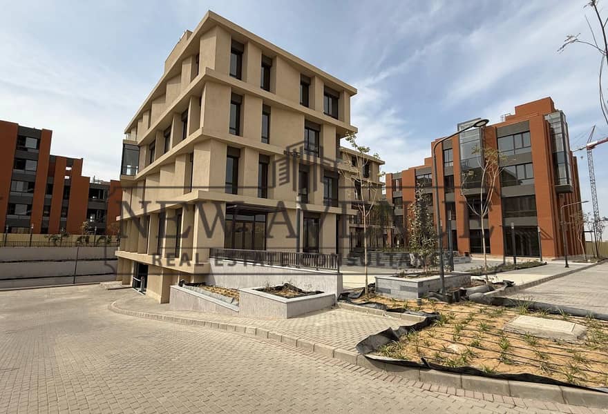 With Installments Office 664 Sqm in District 5 For Sale New Cairo - Ansicht 4