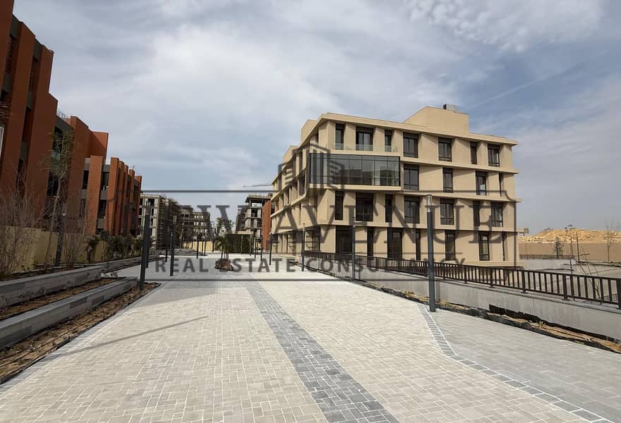 With Installments Office 664 Sqm in District 5 For Sale New Cairo - Ansicht 5