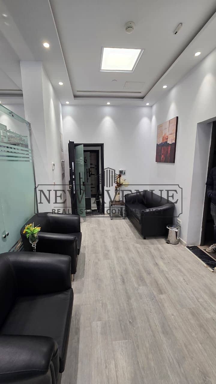 Office at leven square Sale Fully Finished with ACs - Bild 4