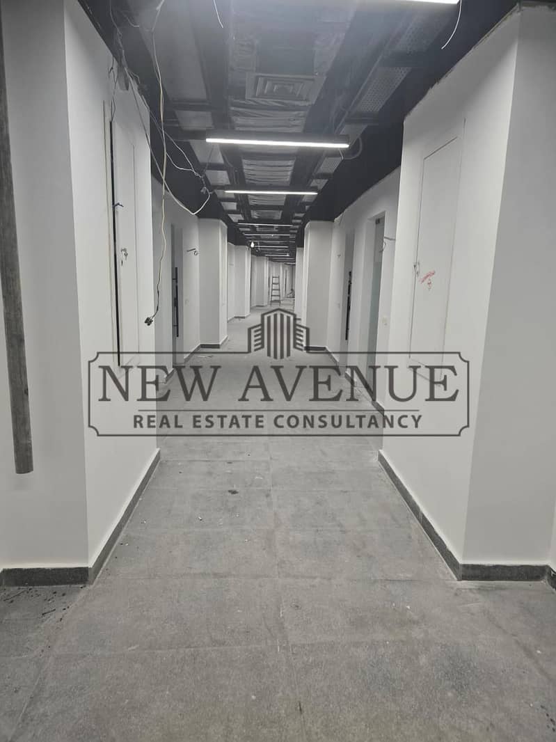 Office in Lake View Fully Finished With Ac's 480 Sqm Ready To Move For Rent New Cairo - Widok 4