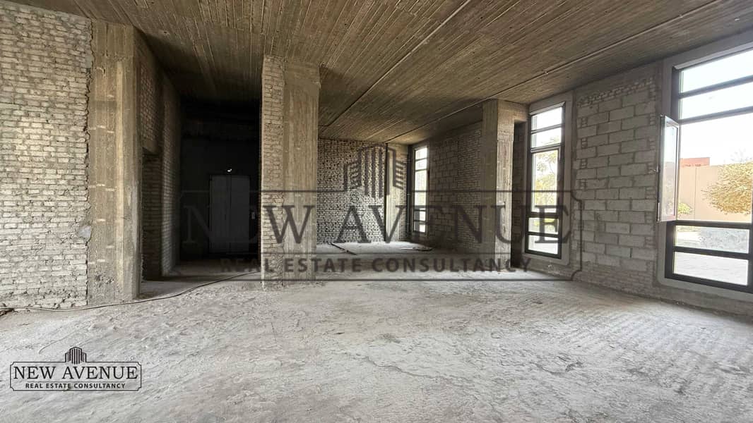 Office Prime Location District 5 With Signage For Rent - Bild 5