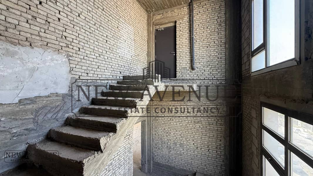 Office Prime Location District 5 With Signage For Rent - Bild 6