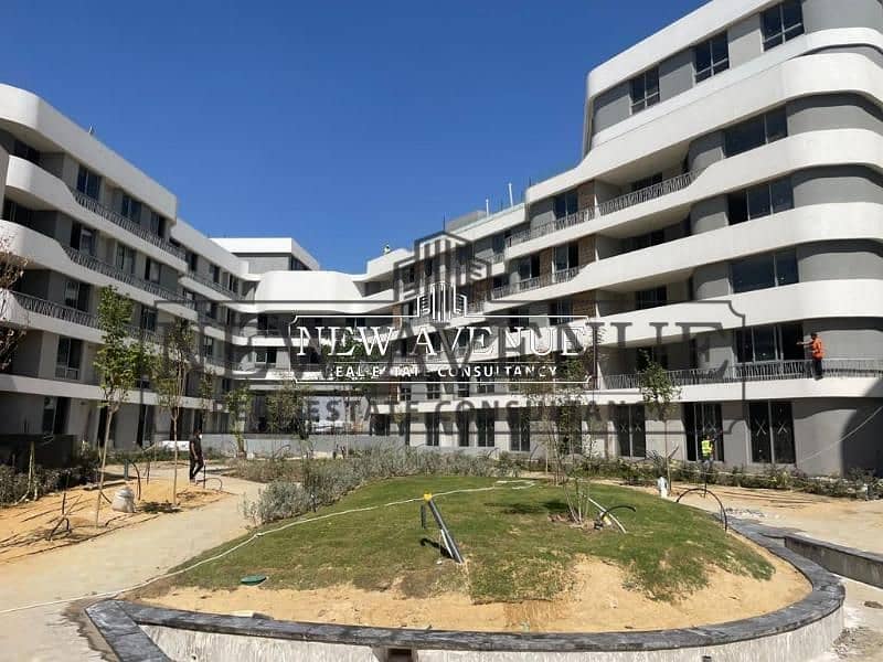 ground apartment with garden installments 2 bedroom in bloom fields phase lake side by tatweer misr in al mostakbal city - Widok 5