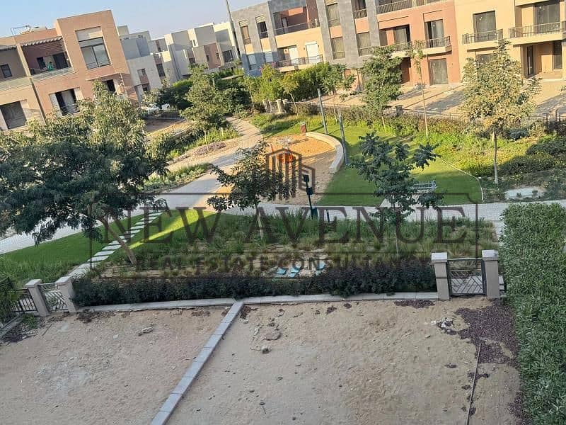 Town house for sale in DISTRICT 5 in the most premium location in the compound view landscape ⁠the villa faces north ⁠open view - ⁠ready to move - Widok 4